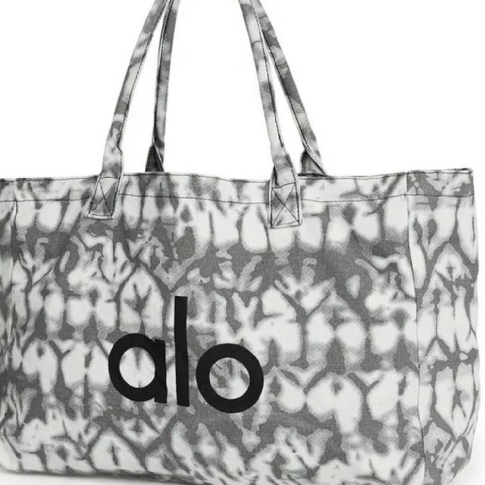 Alo Yoga bag